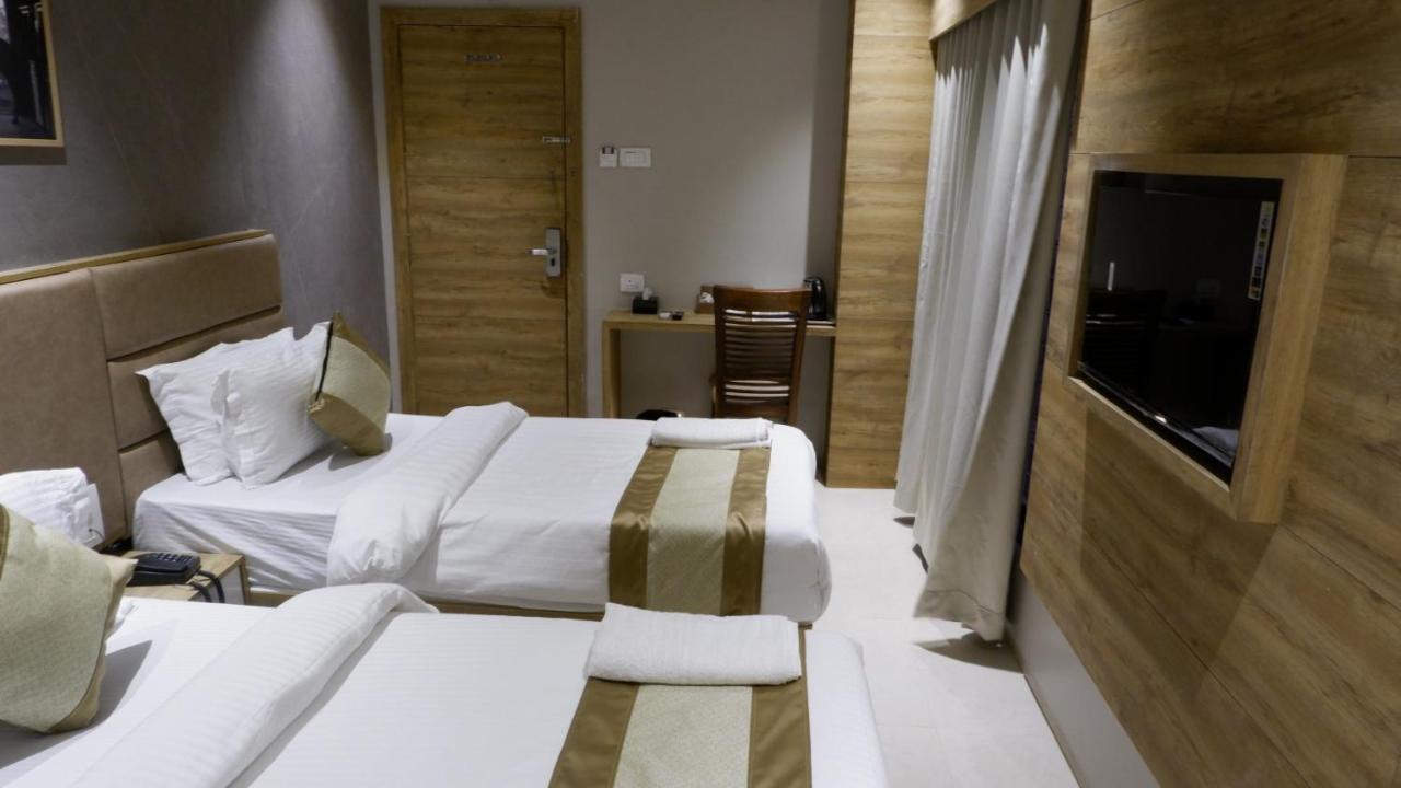 Hotel Amber Paramount Mumbai Exterior foto